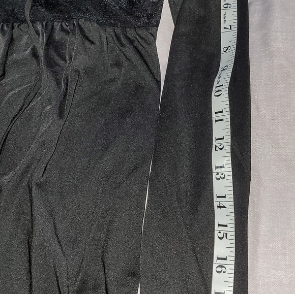 Ladies Gothic inspired top, Size XL, lace up bust, bell sleeves, cold shoulders - Picture 8 of 10